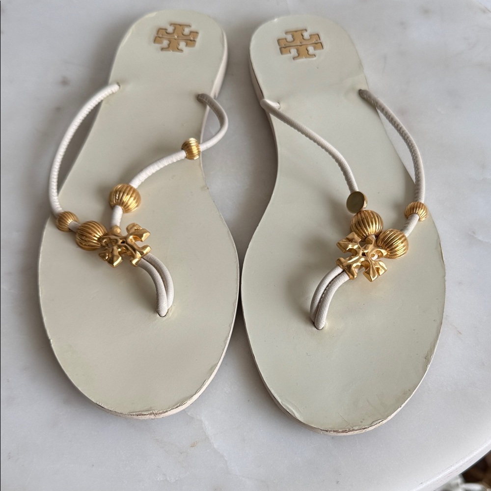 Tory Burch Capri Beaded Leather Tong
Sandal size 9